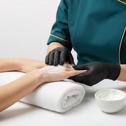 Picture of Sara Detan Manicure